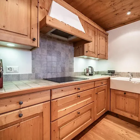 Ayous - By Emerald Apartment *