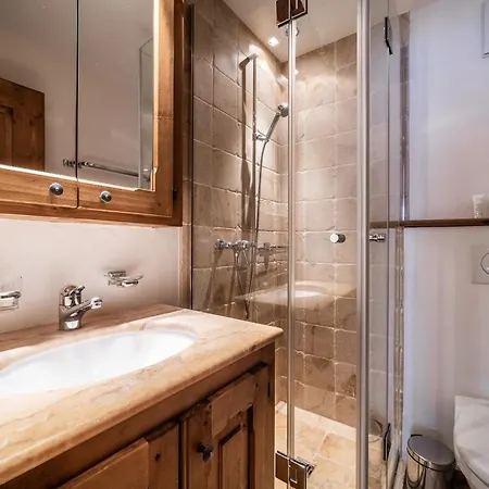 Ayous - By Emerald Apartment *