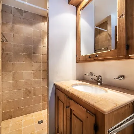 Apartment Ayous - By Emerald Verbier