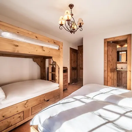 Ayous - By Emerald Apartment